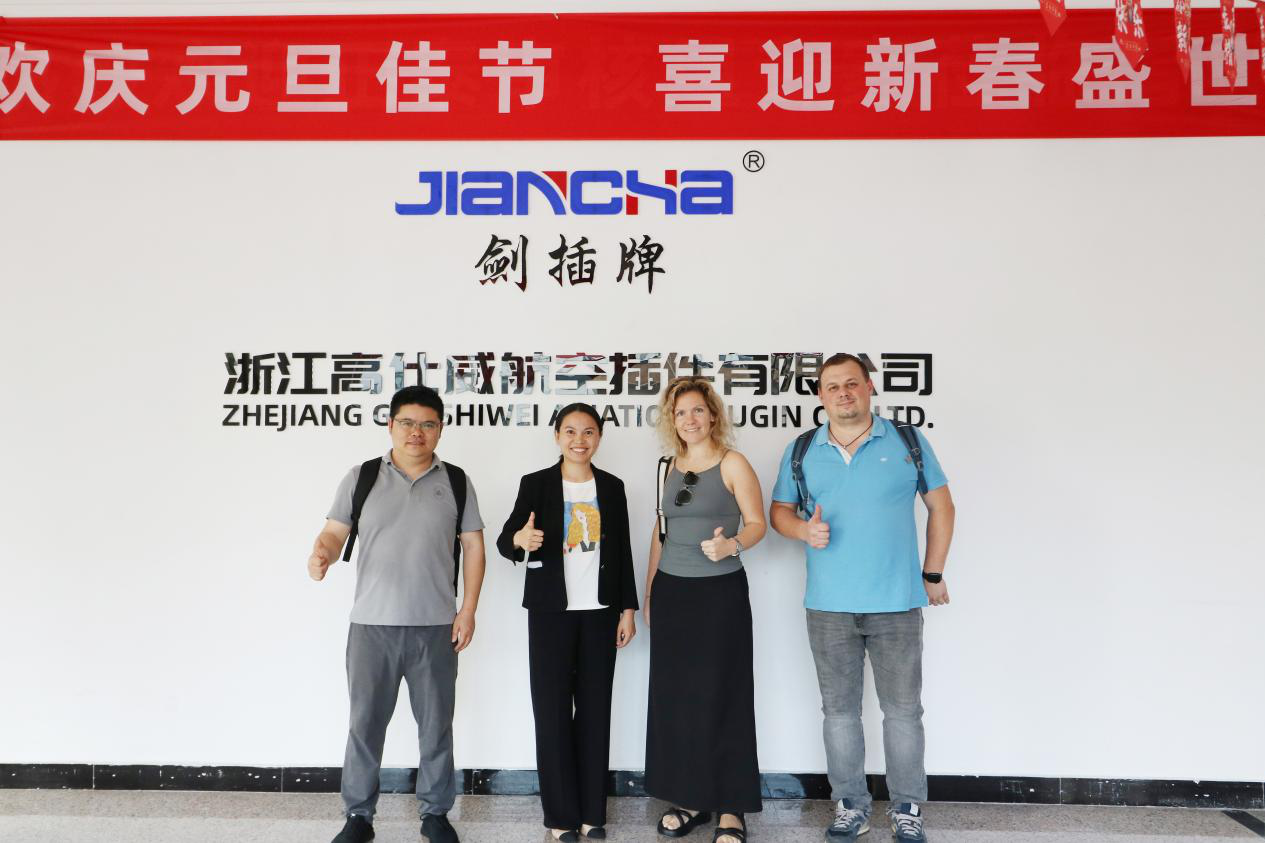 2024 년 10 월 17 일, 러시아 고객은 공장을 검사하고 원형 커넥터 협력에 새로운 장을 그렸습니다.